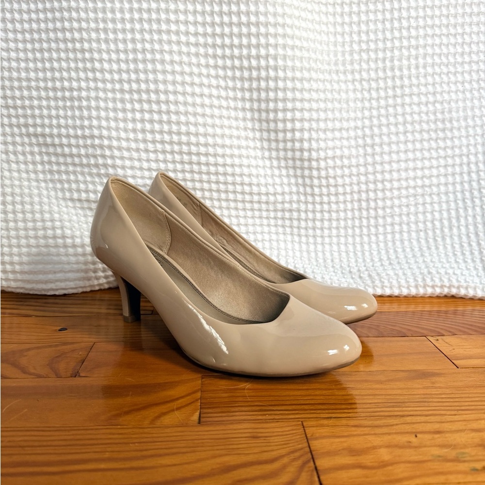 Life Stride Nude Patent Heels